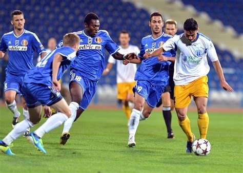 universiˈtate̯a kraˈjova), or u craiova is a romanian a professional football team based in craiova. MINUT cu MINUT CSU Craiova - FC Universitatea Craiova 0-0 ...