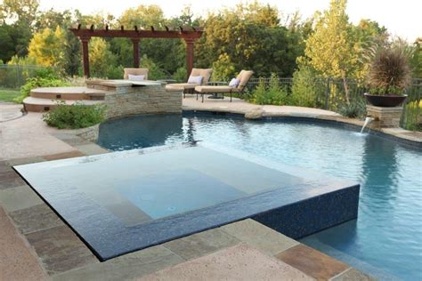 Infinity Edge Spa Take A Modern Spin On Water Features By Outdoor