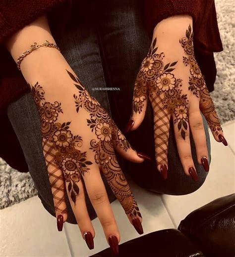 Image May Contain One Or More People Henna Hand Designs Dulhan Mehndi
