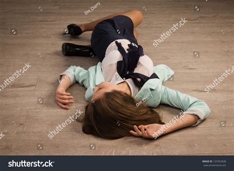 Crime Scene Simulation College Girl Lying Foto De Stock 137452928