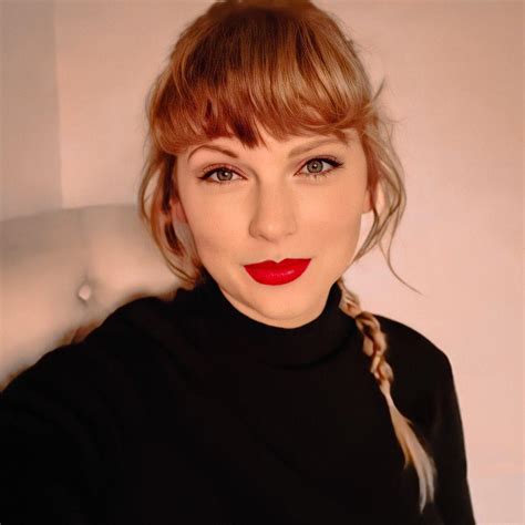 Lovely Taylor Swift Selfie Beautiful Eyes And Luscious Lips Celeblr