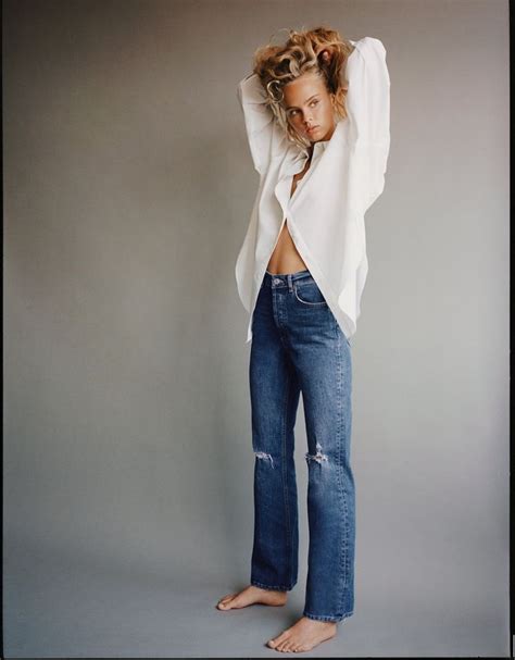 Olivia Vinten Exudes Cool In Zara Fall 2020 Denim High Fashion Jeans