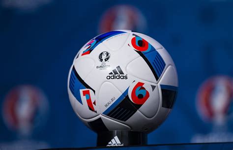 Voor het eerst zullen 24 landen deelnemen aan de europese kampioenschap voetbal 2016. Loting EK: België treft Italië, Ierland en Zweden - NRC