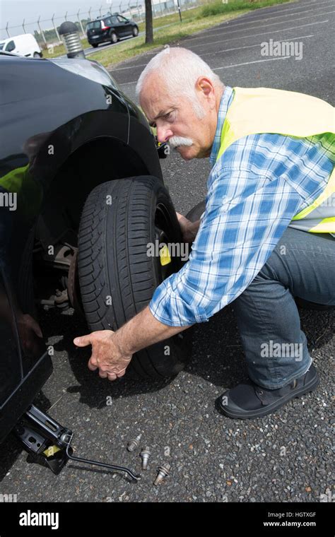 Man Changing Flat Tire Hi Res Stock Photography And Images Alamy