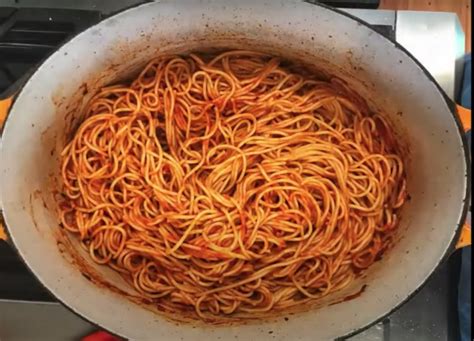 Fill a large pot with water and bring it to the boil. How to Turn Tomato Paste Into a Flavorful Pasta Sauce in 2020 | Tomato paste recipe, Flavorful ...