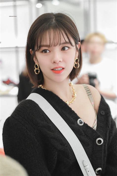 During conflict everyone gets scolded no matter what happened. jeongyeon pics ♡ on Twitter | Short hair styles, Twice ...