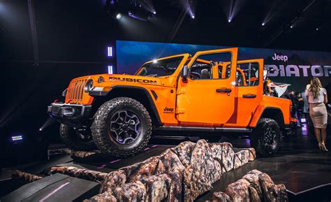 The car is manufactured by the american motors. 2021 Jeep Wrangler Pickup 2 Door Automatic Transmission ...