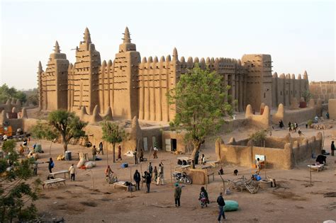 Mali is shaped a bit like a butterfly, leaning to the northwest, with a much smaller left than right wing. Mali, Africa - Travel Guide - Exotic Travel Destination