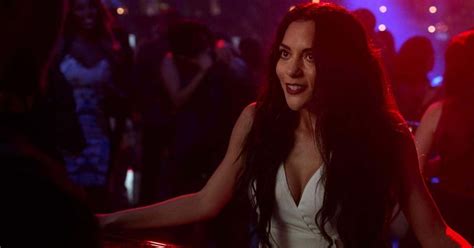 Atriz estava internada desde o dia 15 de abril e descobriu um câncer no ovário durante o período internada. Lucifer | Inbar Lavi retornará como Eva na temporada final