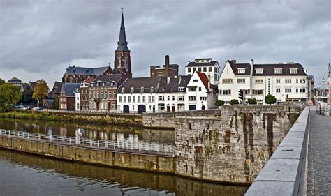 Het grenst aan nederland, duitsland, luxemburg en frankrijk. Tongeren in België − ReisTips.org