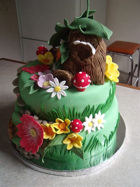 Cake design chanel حضرت عيد ميلاد بسيط شاركة معاكم تزيين كيك شانيل بأسهل طريقة للمبتدئين. Touché Cakes: Fairy Cake