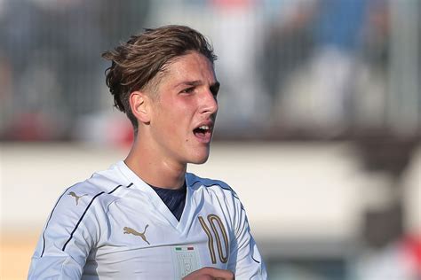 Consulta le sue statistiche dettagliate inclusi gol, assist, punti di forza, debolezze e rating nelle partite. Ranking Roma's Youth, #10: Nicolo Zaniolo - Chiesa Di Totti