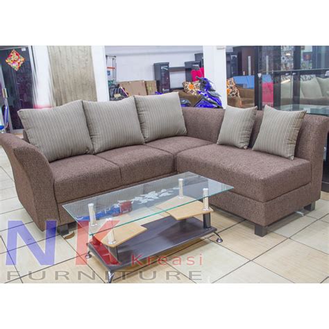 Sofa merupakan kursi panjang yang memiliki lengan dan sandaran, berlapis busa dan upholstery atau kain pelapis. Sofa Kursi ruang Tamu L Minimalis, sofa sudut mewah + MEJA ...