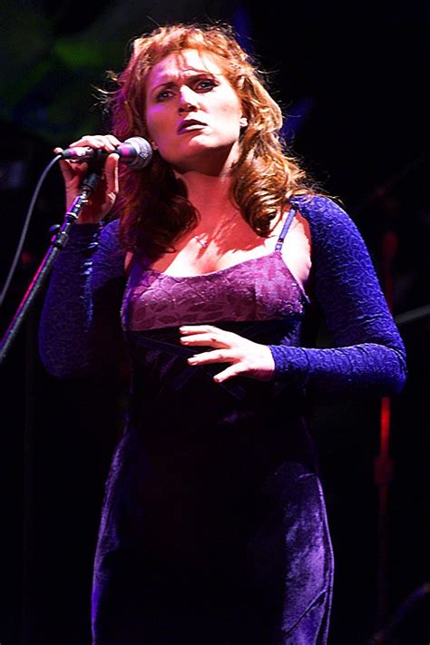 Hollistons Jo Dee Messina Taking A Break To Deal With Diagnosis The