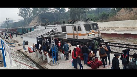 Train No 22710 Amb Andaura Hazur Sahib Nanded Exp Arriving At Una