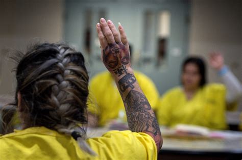 Inside An La County Womens Jail ‘busting At The Seams Rotted Pipes