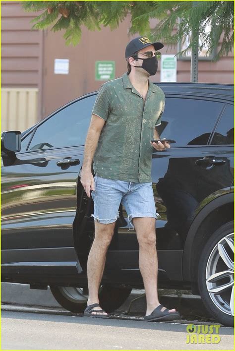 Full Sized Photo Of Zachary Quinto Heads Out On Morning Coffee Run 05