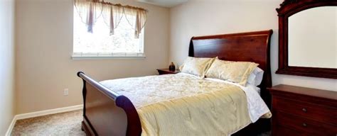 What Color Bedding Goes Best With Cherry Wood Furniture Bedding