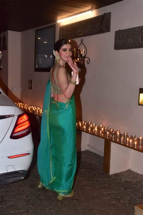 Bollywood Actress Shanaya Kapoor Glamorous Saree Stills