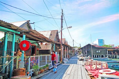 Chinese clan jetties at waterfront in weld quay, penang | penangtapestry. Clan Jetties Of Penang travel guidebook -must visit ...