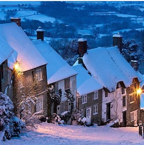 Gold Hill Shaftesbury In The Snow Dorset England Gold Hill