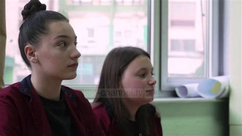 Kosova hap dhe shkollat për fëmijët e strehuar në Prishtinë YouTube