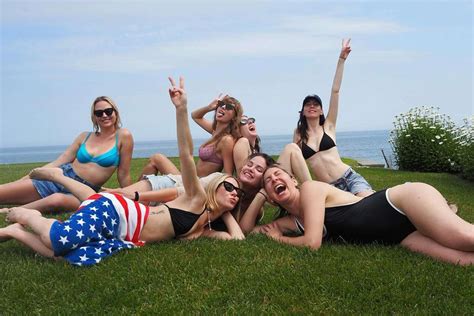 Taylor Swift Hosts 4th Of July Party With Selena Gomez Haim Sisters