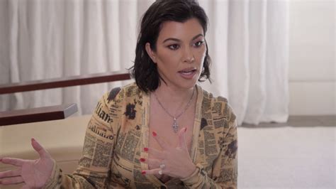 kourtney kardashian calls out ‘the kardashians