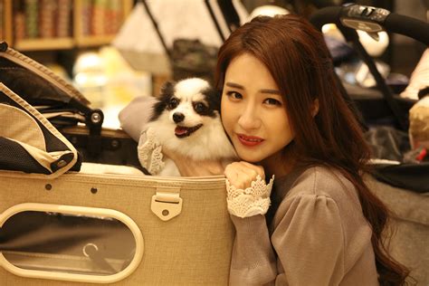 星夢娛樂及創富文化 旗下女歌手 for more information of hana: 【 菊梓喬專訪】Hana不覺自己身世可憐 - 本地 - 明周娛樂