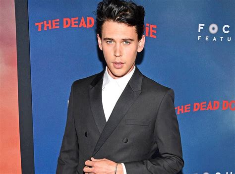 A look at the life of the legendary rock and roll star, elvis presley. Austin Butler To Star As Elvis Presley Alongside Tom Hanks ...