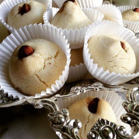 .un gâteau sec algérien fondant facile à réaliser, je pense que vous le connaissez maintenant!on a fait le tour je crois, ghribia aux mandes, ghoriba aux ingrédients :pour 25 pièces de ghribia. Ghribiya (avec images) | Gateau oriental facile, Gâteaux et desserts, Gateau sec