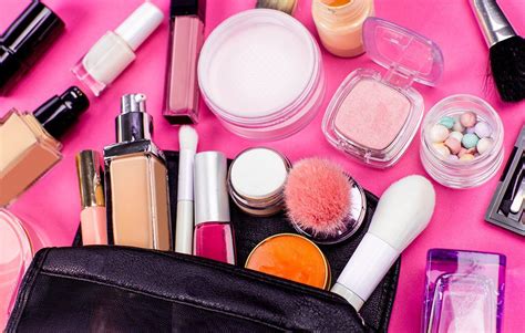 The Only 5 Items You Need In Your Makeup Bag Makeup Bag Essentials