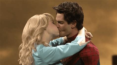 Learn How To Kiss With Spider Man And Gwen Stacy
