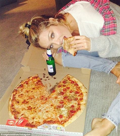 Candice Swanepoel Treats Herself To A Pizza And Beer After A Long Photoshoot Daily Mail Online