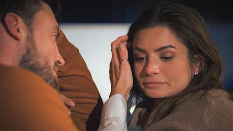 Wie die bild berichtet, soll niko sich dann nämlich erneut umentschieden und mimi abserviert haben. "Der Bachelor": Michèle de Roos bei Wiedersehen in Tränen ...