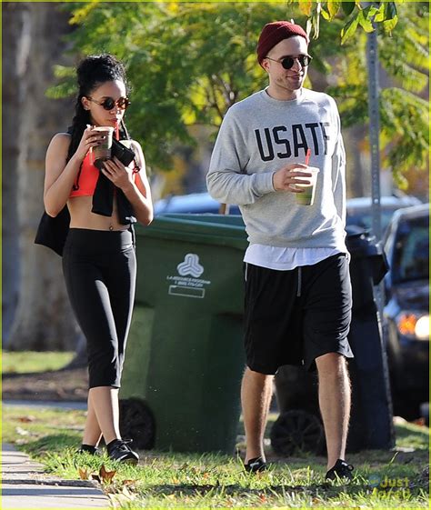 robert pattinson and fka twigs show some pda on a lunch date photo 745895 photo gallery