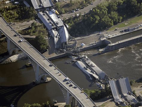 I 35w Mississippi River Bridge Collapses 1 August 2007 Killing 13