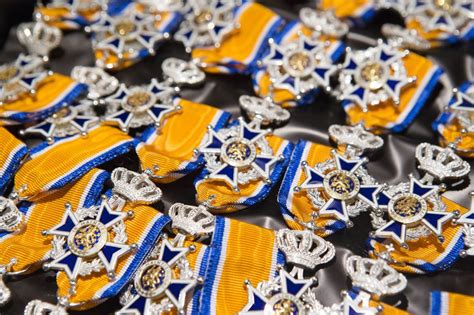 6 medailles erbij voor nederland. Op het hart gedragen cv | 06 | Defensiekrant