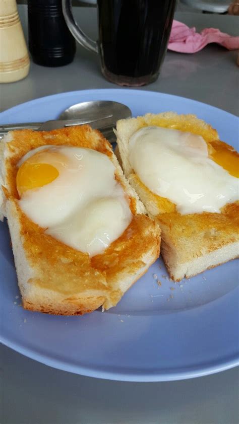 Roti bakar telur goyang yg paling ohsem! roti telur goyang | Food, Roti, Yum