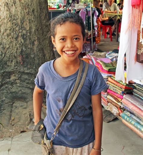 Niños Camboyanos Fotografía Editorial Imagen De Tenencia 28395257