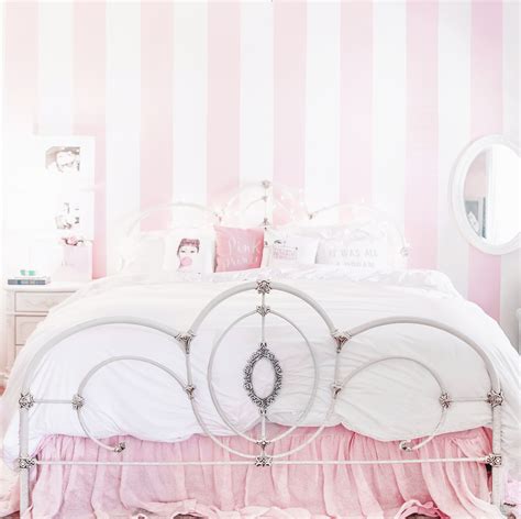 A Pretty And Pink Striped Accent Wall With Hgtv Home By Sherwin Williams