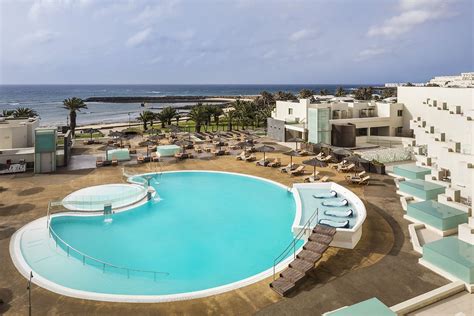 Hd Beach Resort Costa Teguise Hotels In Lanzarote Mercury Holidays