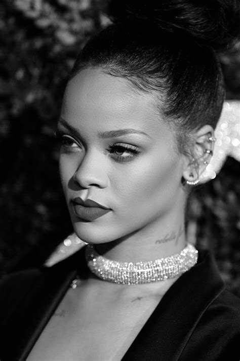 Rihanna Far Apart Website Diaporama