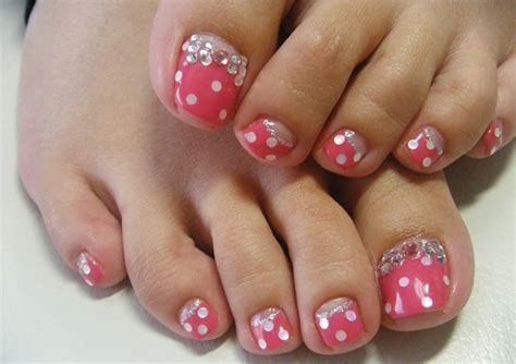 35 Easy Toe Nail Designs That Are Totally Worth Your Time