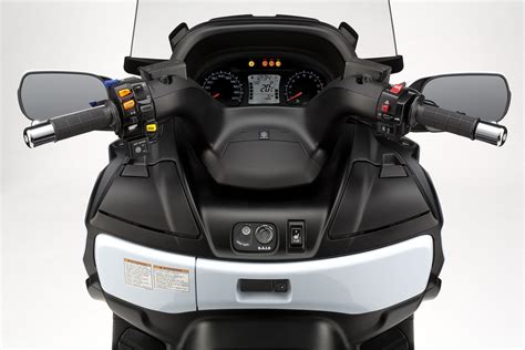 Control has never come so freely. 2013 Suzuki Burgman 650 Executive ABS re... | Visordown