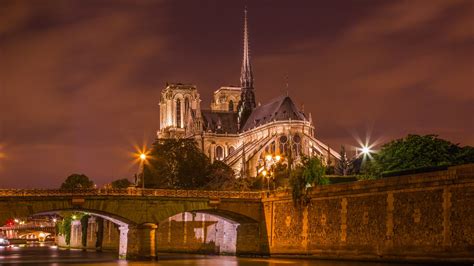 Notre Dame De Paris With Background Of Clouds During Nighttime Hd