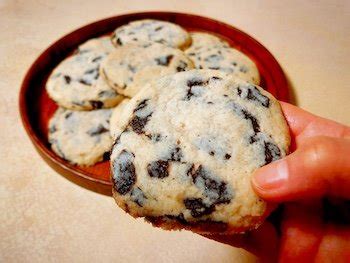 They don't taste low sugar and produce a very soft flavorful cookie. "Om-Nom-Nom" Chocolate Chip Cookies - Keto, Low Carb ...