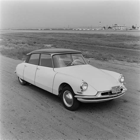 The Citroën Ds 19 Why Its The Ultimate Classic Car Citroen Ds