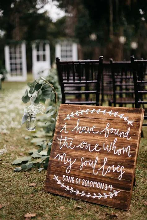 10 Elegant Rustic Wedding Signs