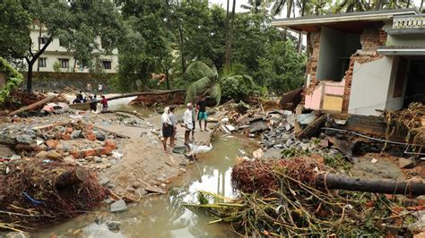 kerala s worst flood in 10 points 80 dead 1 5 lakh in relief camps 35 dams brimming india